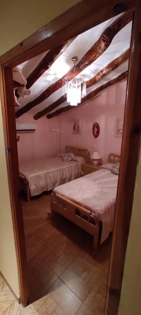 Einfamilien-Reihenhaus zum Verkauf in Yeste Schlafzimmer von Einfamilien-Reihenhaus zum Verkauf in Yeste mit Klimaanlage, Möbliert und Ofen