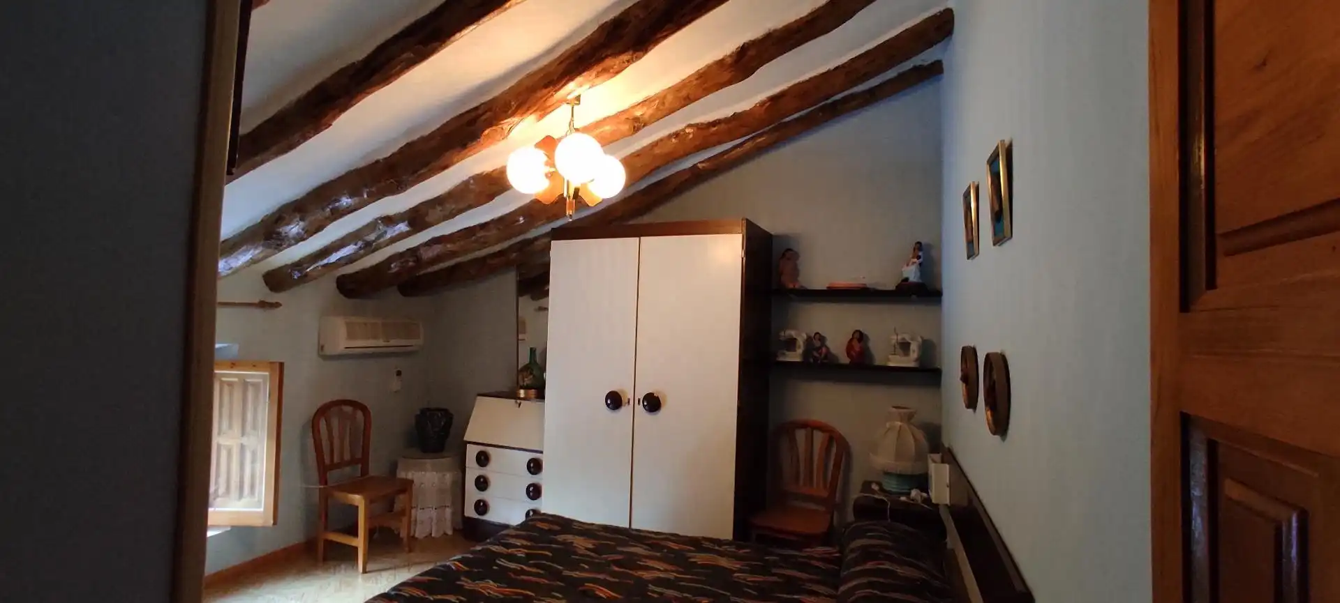Einfamilien-Reihenhaus zum Verkauf in Yeste Schlafzimmer von Einfamilien-Reihenhaus zum Verkauf in Yeste mit Klimaanlage, Möbliert und Ofen