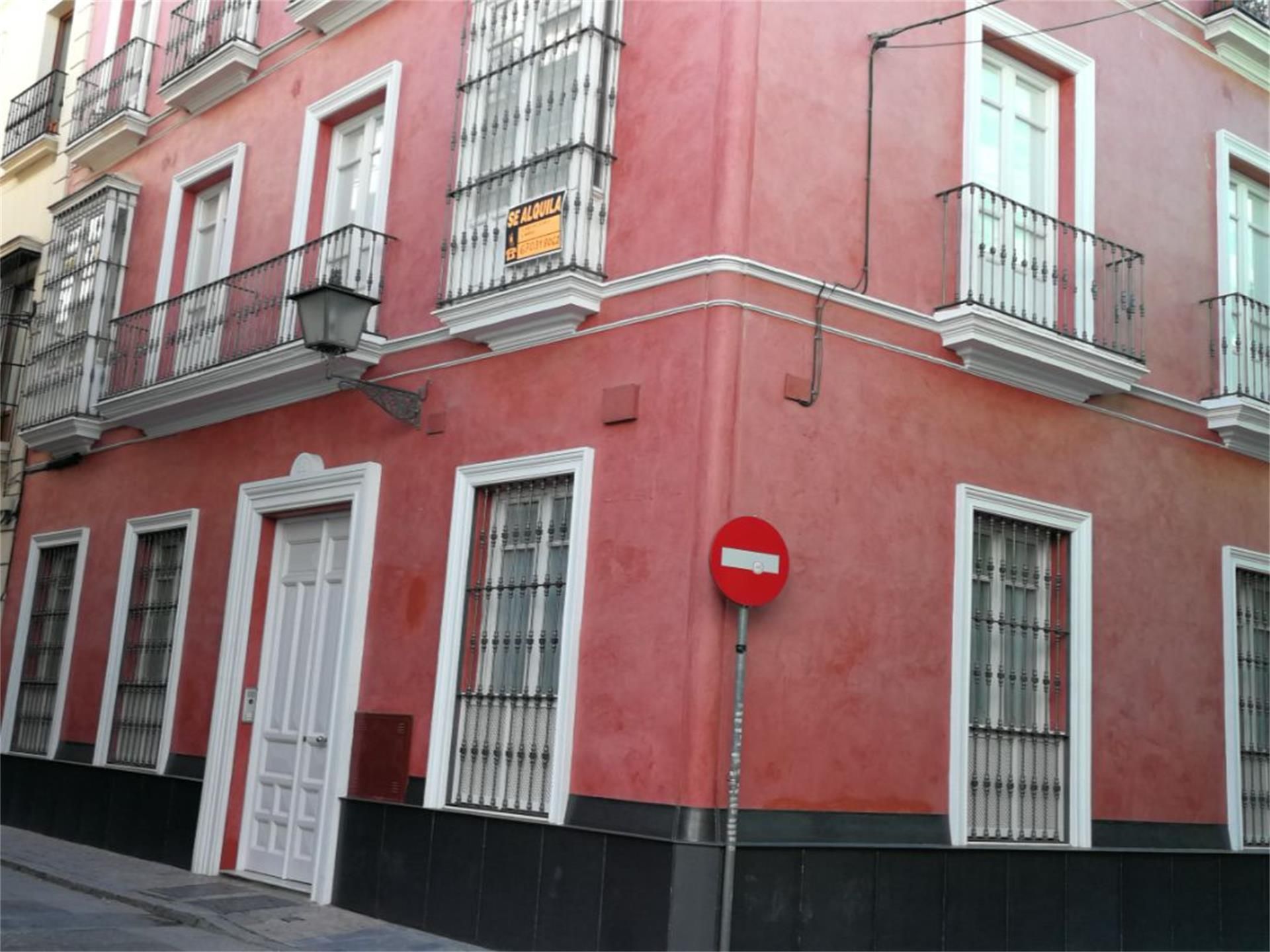 Exterior view of Duplex to rent in Cuenca Capital  with Air Conditioner, Heating and Terrace
