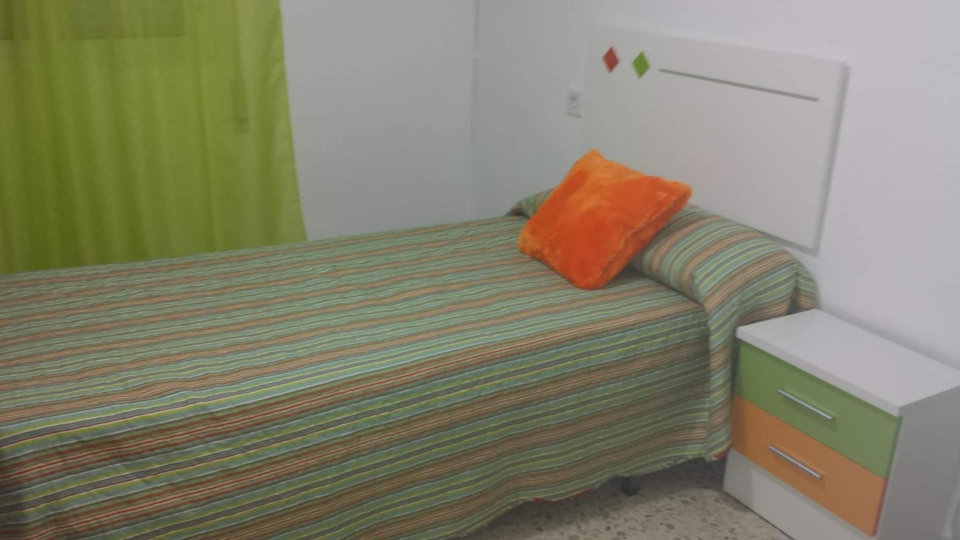 Bedroom of House or chalet to share in  Sevilla Capital  with Air Conditioner, Heating and Furnished