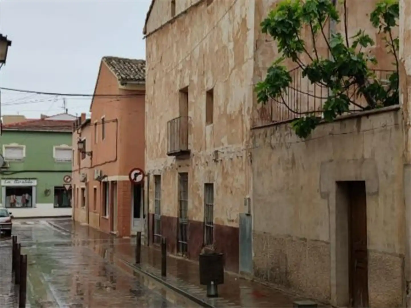 Dúplex en venta en Calle Luis Salinas, El Pinós / Pinoso Vista exterior de Dúplex en venta en El Pinós / Pinoso con Terraza y Balcón