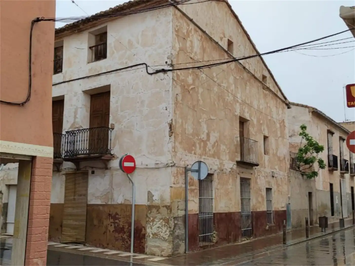 Dúplex en venta en Calle Luis Salinas, El Pinós / Pinoso Vista exterior de Dúplex en venta en El Pinós / Pinoso con Terraza y Balcón