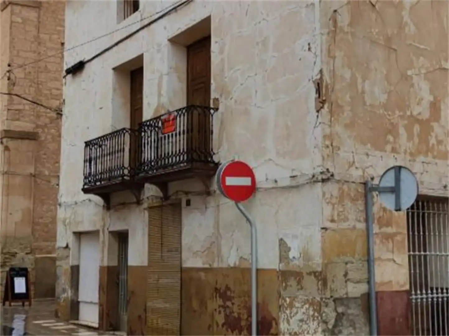 Dúplex en venta en Calle Luis Salinas, El Pinós / Pinoso Vista exterior de Dúplex en venta en El Pinós / Pinoso con Terraza y Balcón