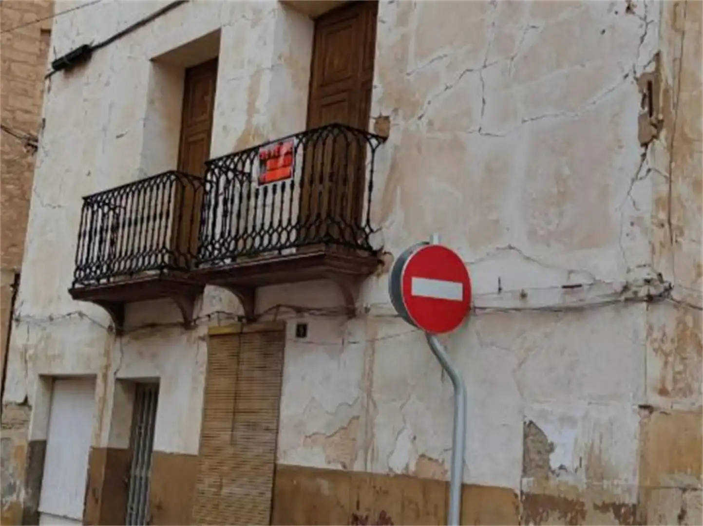 Dúplex en venta en Calle Luis Salinas, El Pinós / Pinoso Vista exterior de Dúplex en venta en El Pinós / Pinoso con Terraza y Balcón