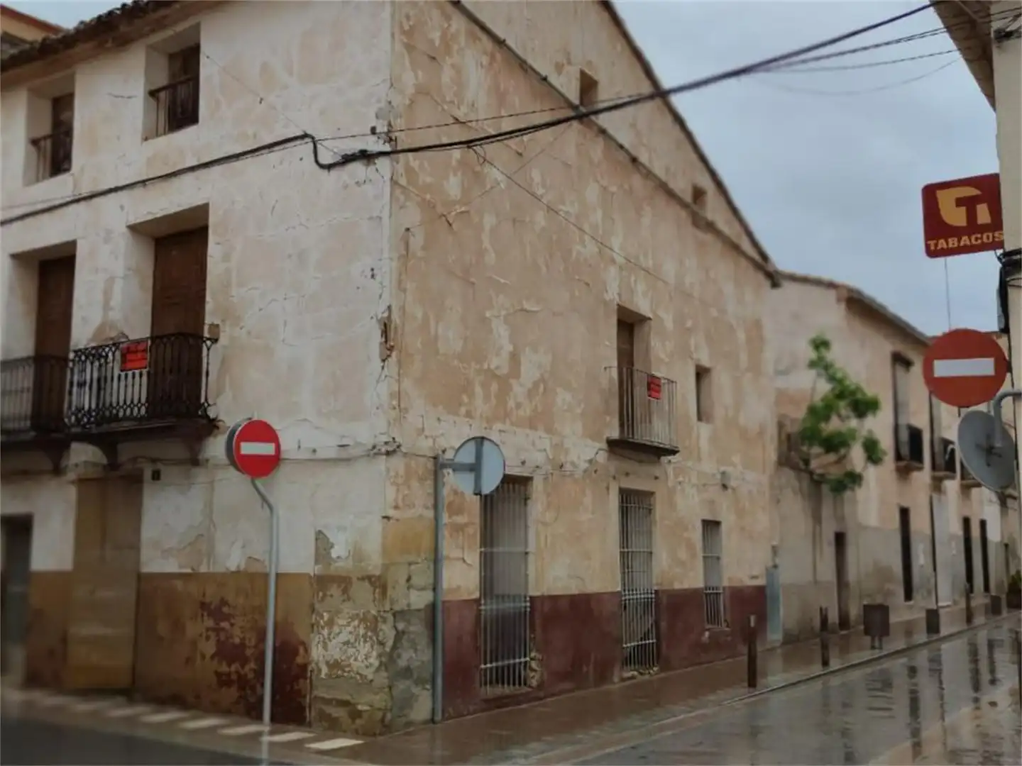 Dúplex en venta en Calle Luis Salinas, El Pinós / Pinoso Vista exterior de Dúplex en venta en El Pinós / Pinoso con Terraza y Balcón