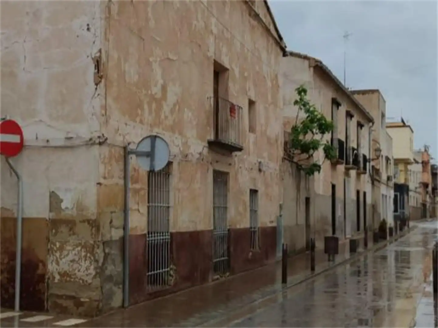 Dúplex en venta en Calle Luis Salinas, El Pinós / Pinoso Vista exterior de Dúplex en venta en El Pinós / Pinoso con Terraza y Balcón
