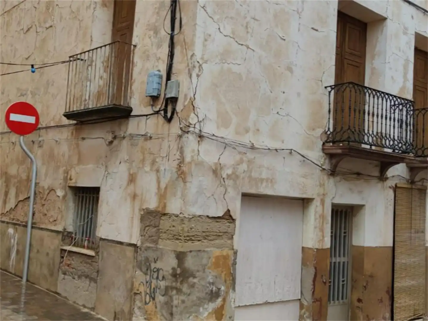 Dúplex en venta en Calle Luis Salinas, El Pinós / Pinoso Vista exterior de Dúplex en venta en El Pinós / Pinoso con Terraza y Balcón