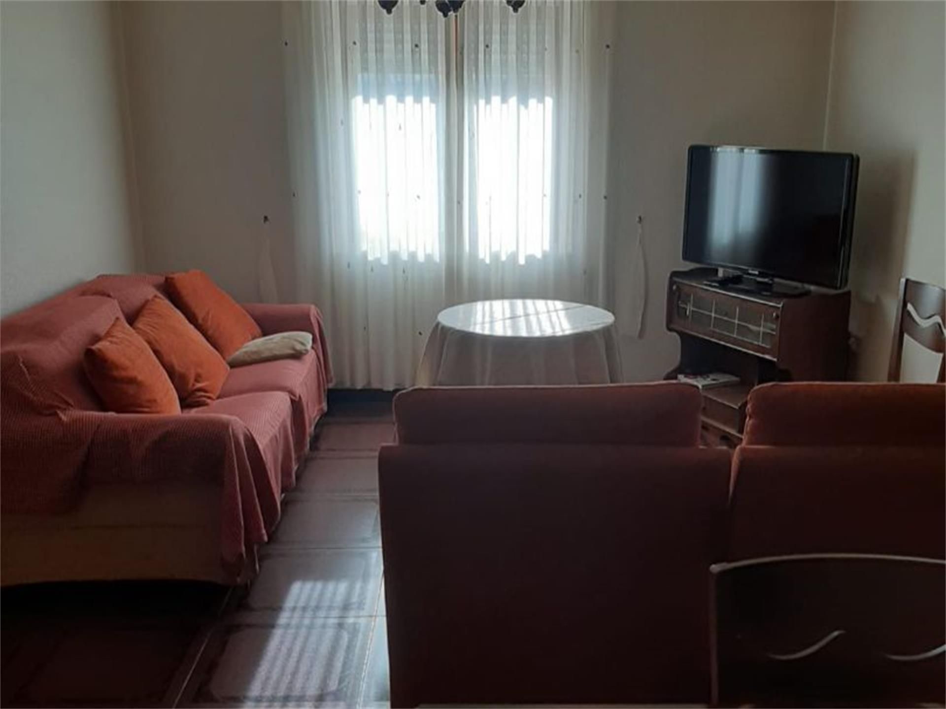 Sala d'estar de Casa o xalet en venda en Valdefuentes del Páramo amb Calefacció, Jardí privat i Parquet