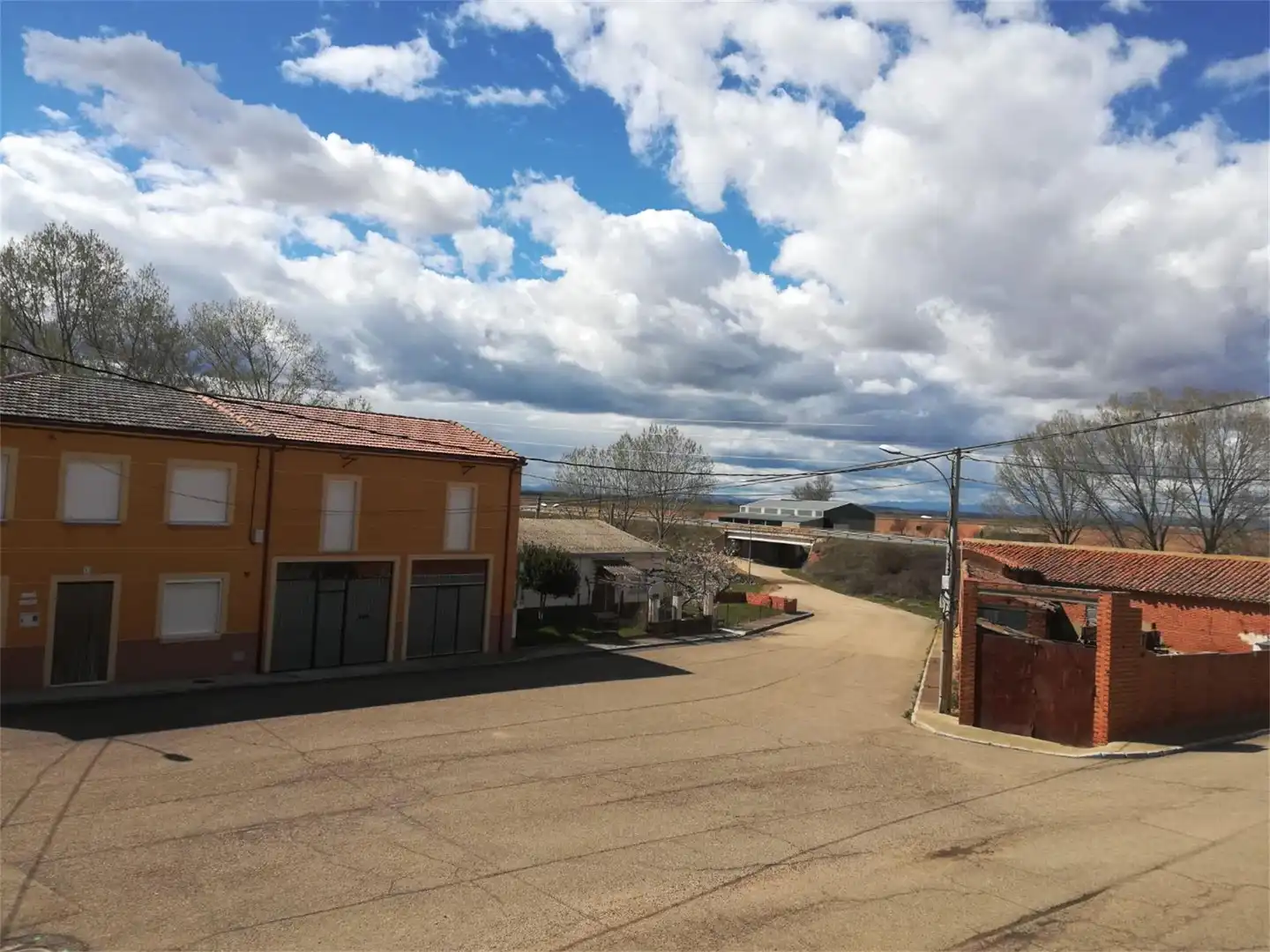 Casa o chalet en venta en Calle de Arriba, 26, Valdefuentes del Páramo Vista exterior de Casa o chalet en venta en Valdefuentes del Páramo con Calefacción, Jardín privado y Parquet