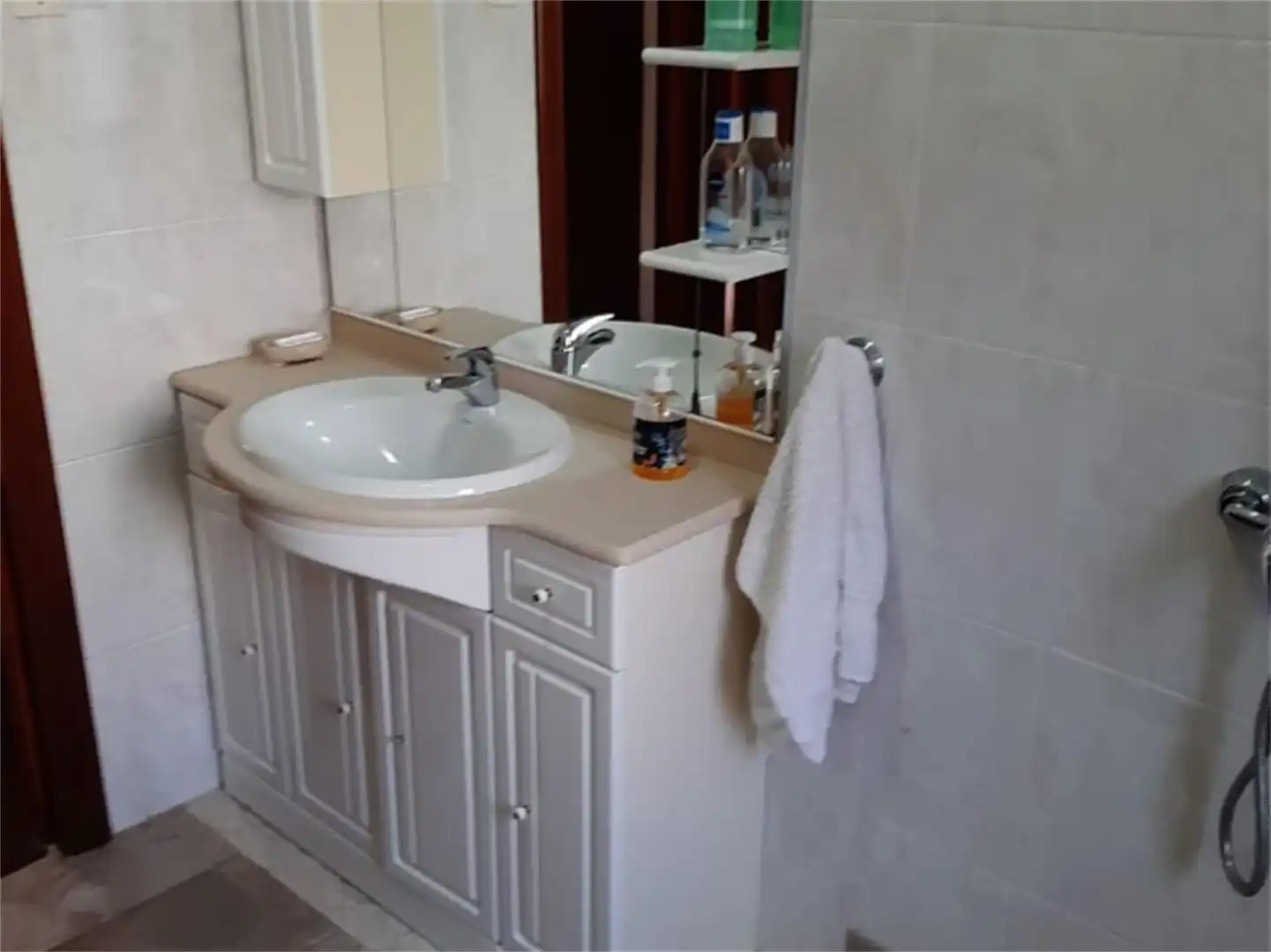 Casa o chalet en venta en Calle de Arriba, 26, Valdefuentes del Páramo Baño de Casa o chalet en venta en Valdefuentes del Páramo con Calefacción, Jardín privado y Parquet