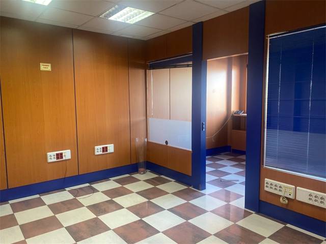 Oficina en Alquiler en Avenida de los Pirineos en Polígono Industrial Sur