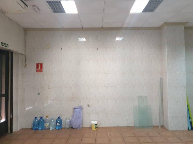 Local comercial en Venta en Calle Ramón Casas en Hospital