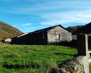 Vista exterior de Finca rústica en venda en Vilariño de Conso amb Balcó