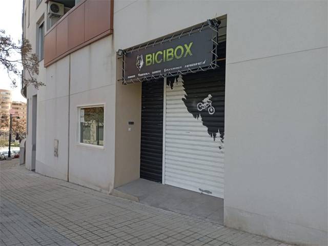 Local comercial en Alquiler en Calle de Tirante El Blanco en Zona Nord