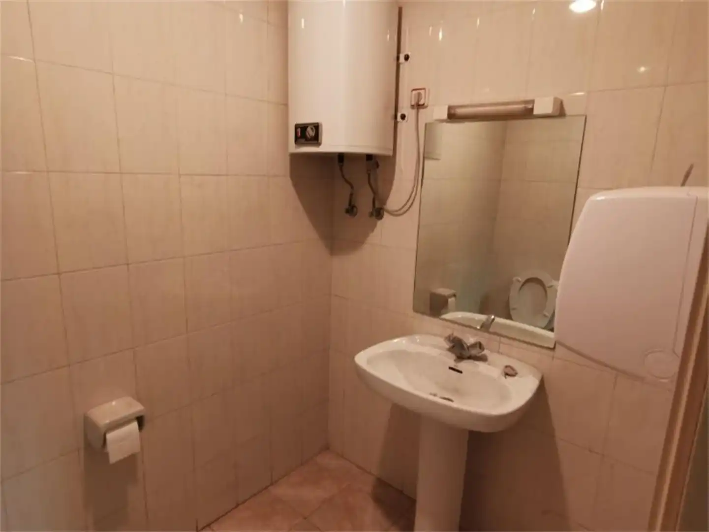 Commercial properties for rent in Avenida de la Libertad, 36, San Martín del Rey Aurelio Bathroom of Commercial properties for rent in San Martín del Rey Aurelio