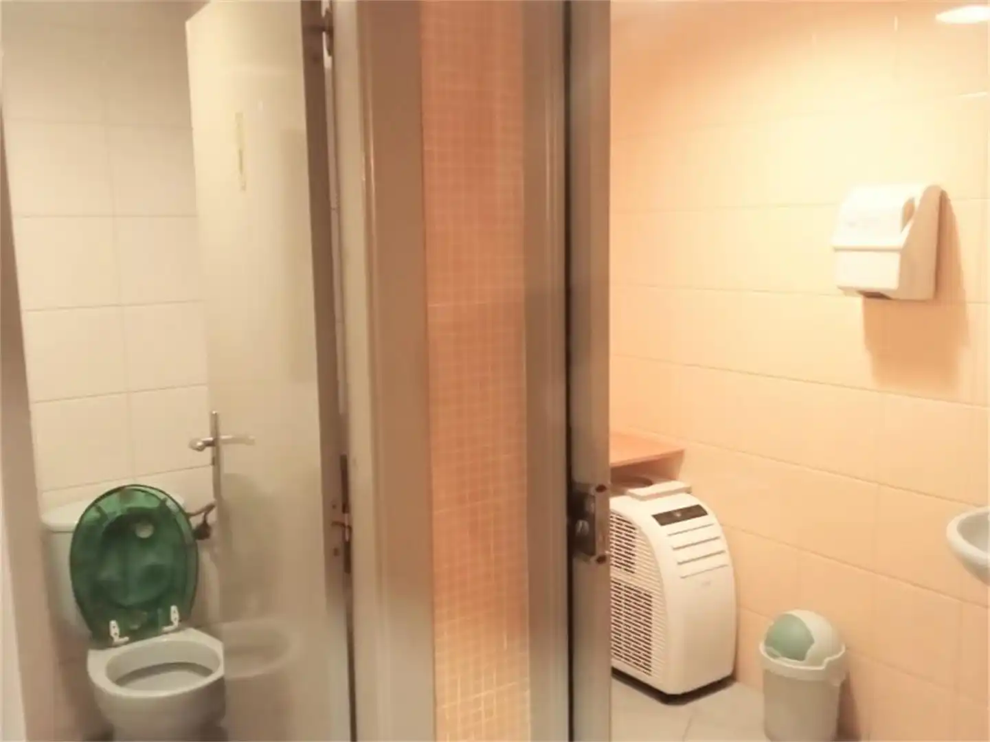 Bathroom of Commercial properties for sale in Estella / Lizarra  with Air Conditioner, Heating and Furnished