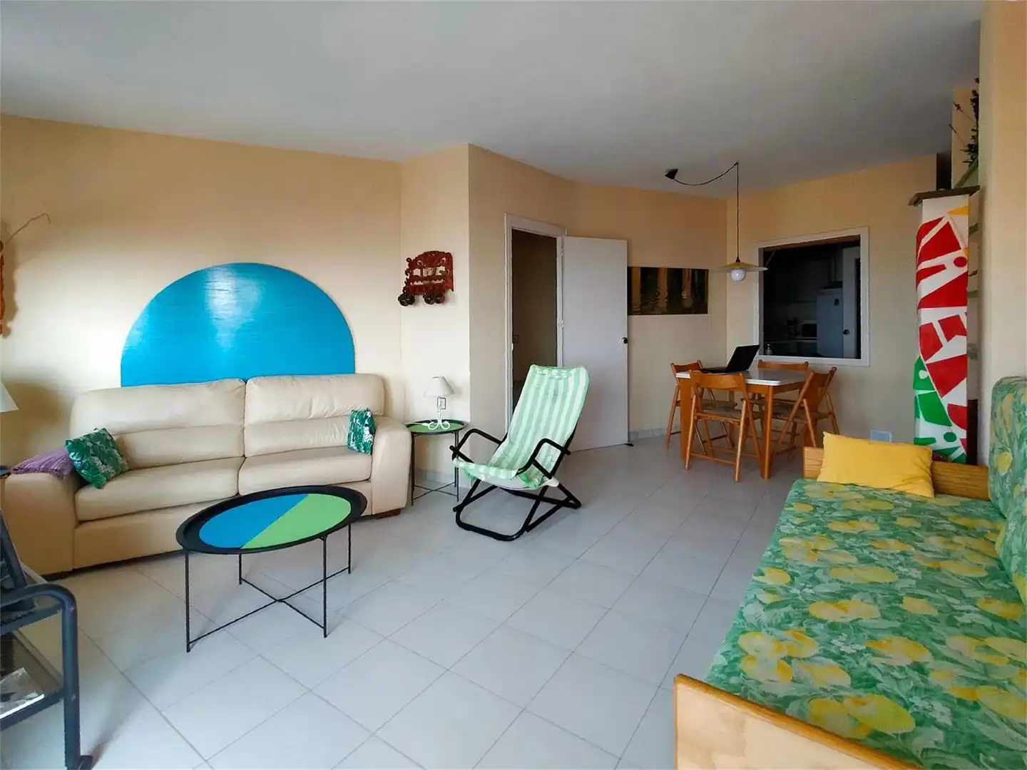 Apartamento de alquiler en Playa del Castellar, Playa Grande - Castellar Sala de estar de Apartamento de alquiler en Mazarrón con Aire acondicionado, Terraza y Amueblado