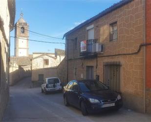 Vista exterior de Casa adosada en venda en Lagartera amb Aire condicionat, Terrassa i Balcó