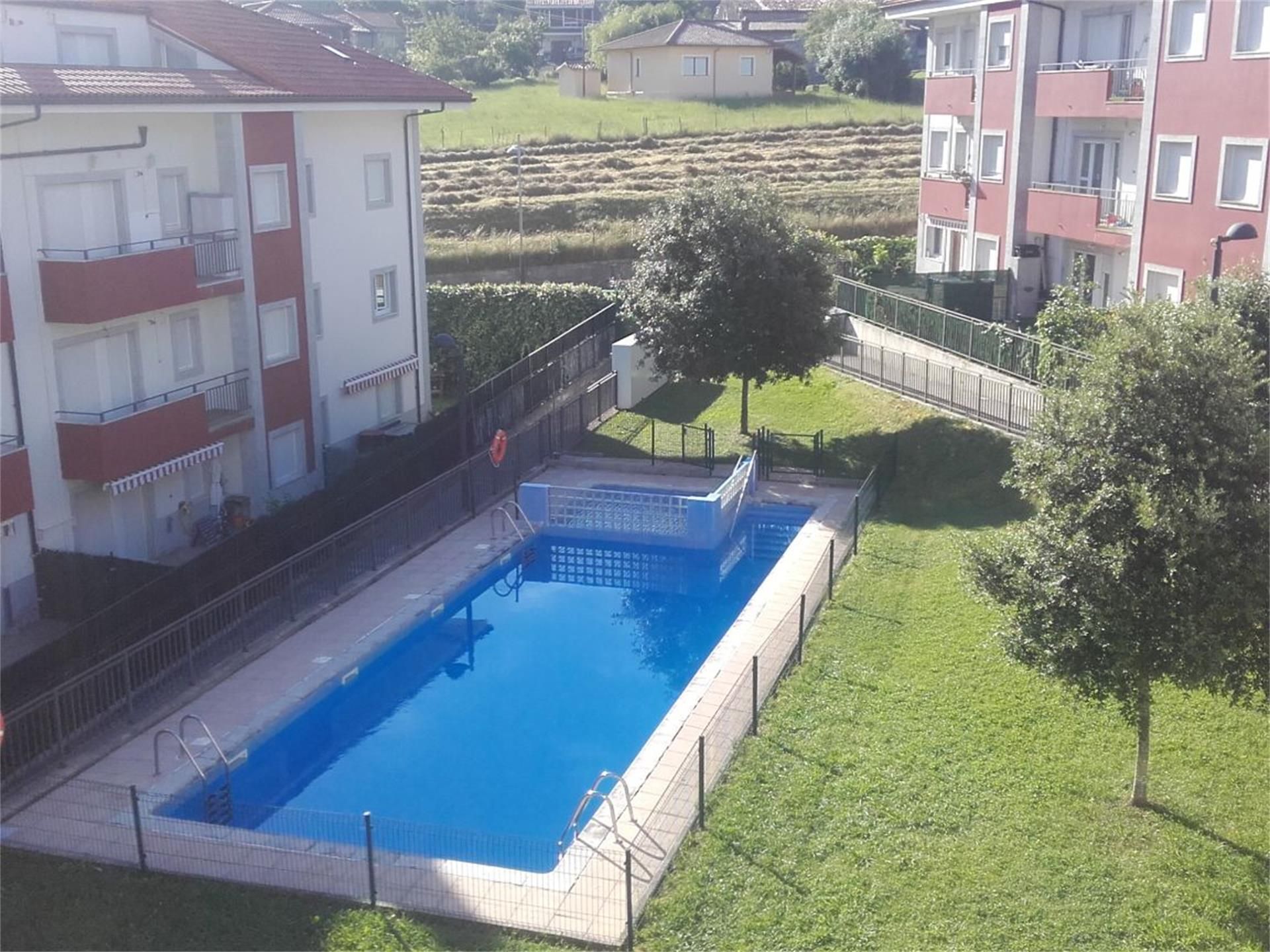 Piscina de Piso en venta en Ramales de la Victoria con Calefacción, Jardín privado y Parquet