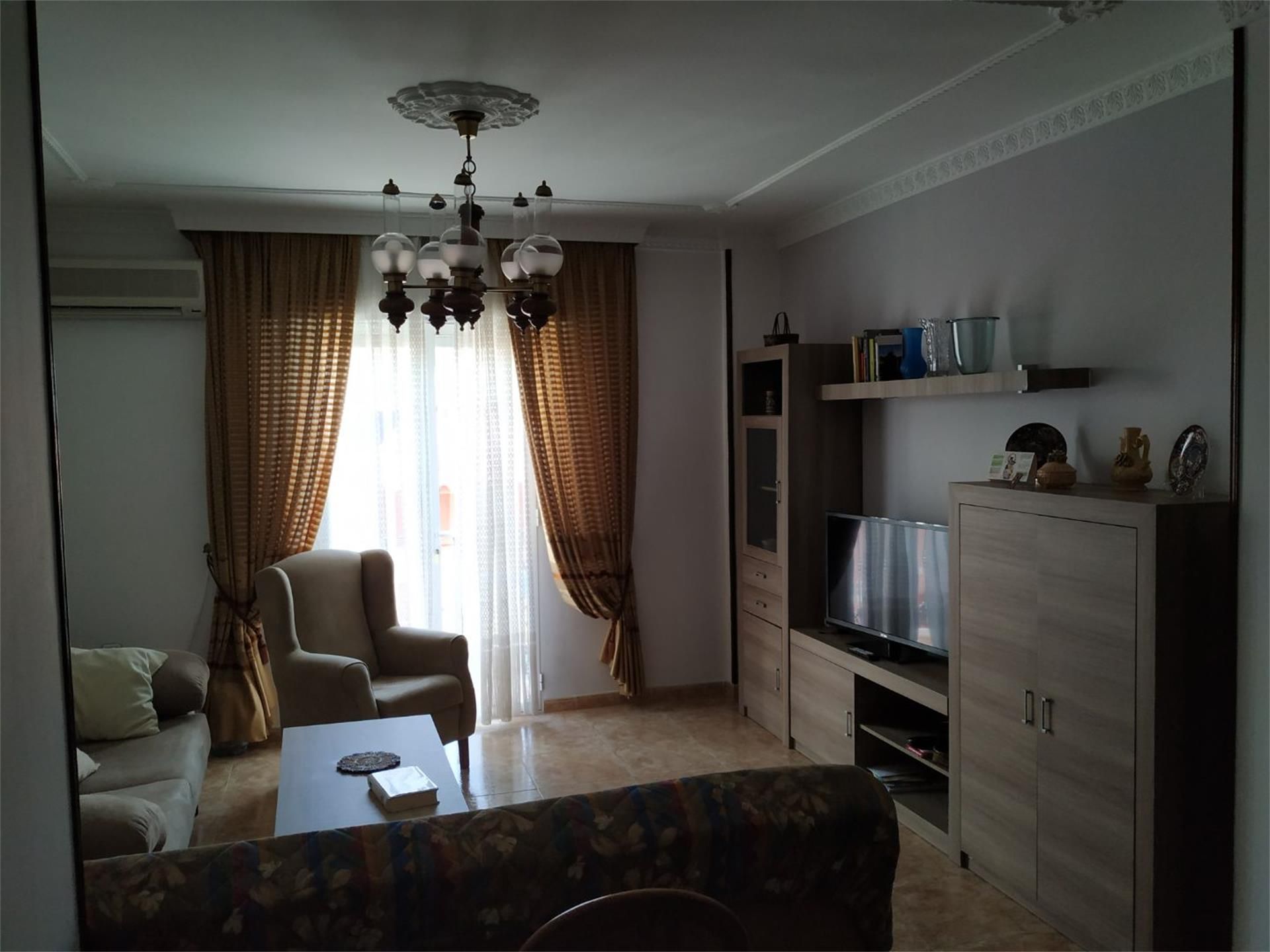 Living room of Single-family semi-detached for sale in El Cuervo de Sevilla  with Air Conditioner, Terrace and Furnished