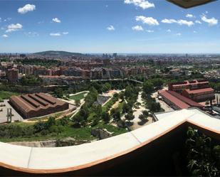 Vista exterior de Pis en venda en Esplugues de Llobregat amb Aire condicionat i Balcó