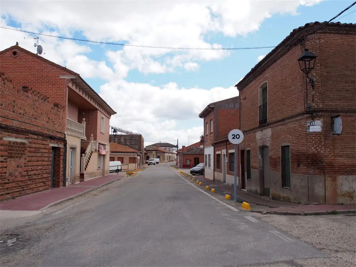 Casa adosada en venda a Calle de la Iglesia, Ataquines Vista exterior de Casa adosada en venda en Ataquines