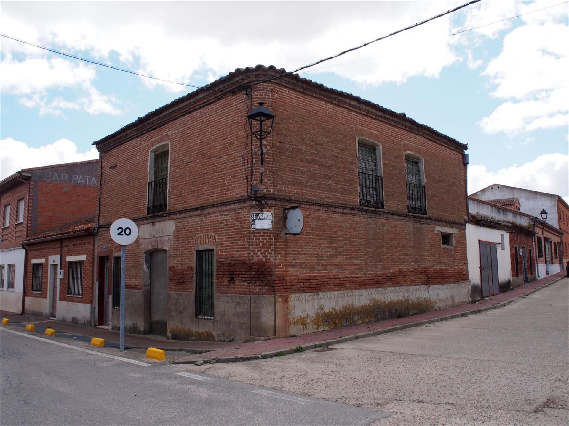 Vista exterior de Casa adosada en venda en Ataquines