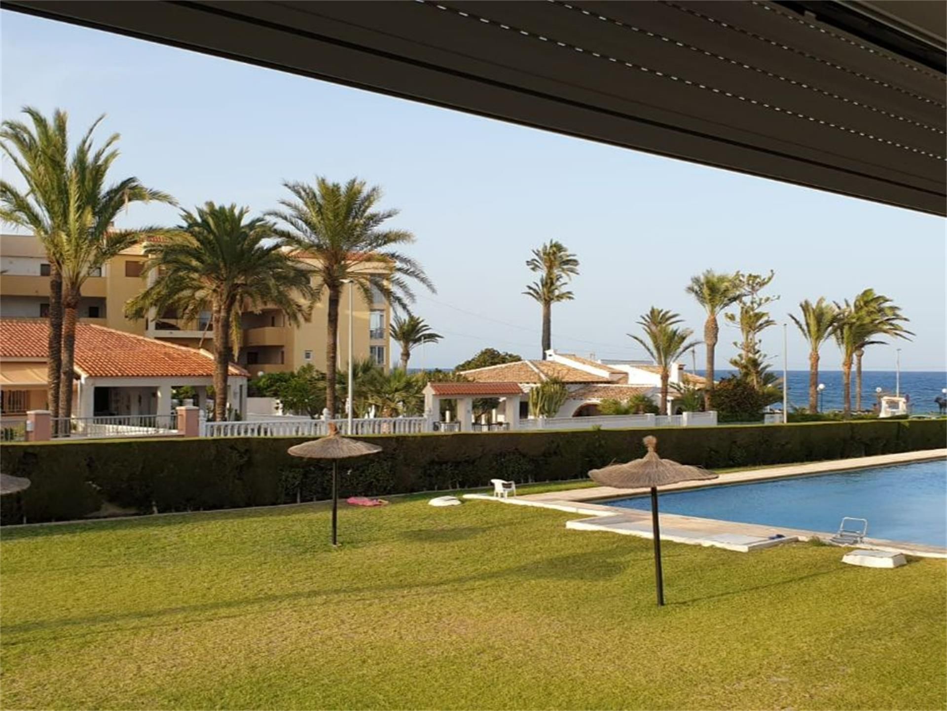 Jardí de Pis en venda en Torrevieja amb Aire condicionat, Piscina i Moblat