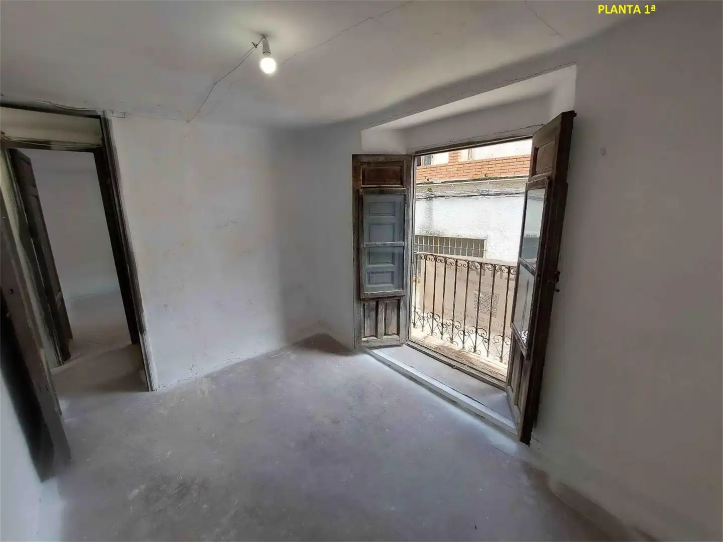 Casa adosada en venda a Calle Carnicería, 14, Yeste Dormitori de Casa adosada en venda en Yeste amb Terrassa, Traster i Balcó