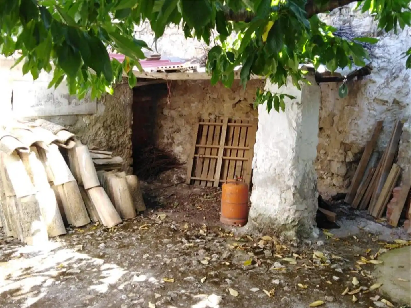 Vista exterior de Casa adosada en venta en Almonacid del Marquesado con Calefacción y Amueblado