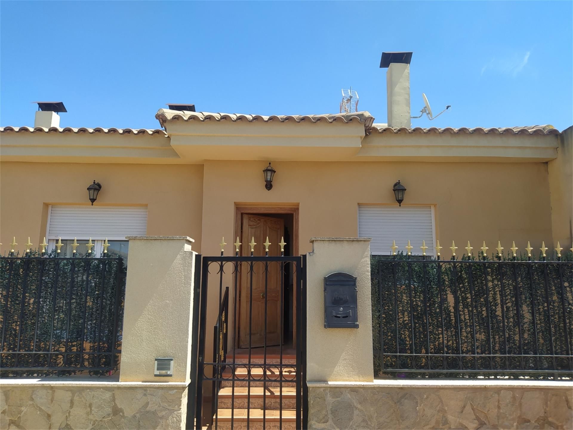 Exterior view of Single-family semi-detached for sale in Algueña  with Storage room