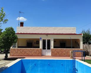 Piscina de Casa o xalet en venda en Utrera amb Aire condicionat, Jardí privat i Terrassa