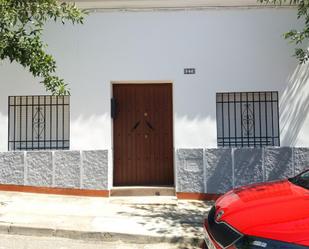 Exterior view of Single-family semi-detached for sale in Fuente de Cantos  with Swimming Pool