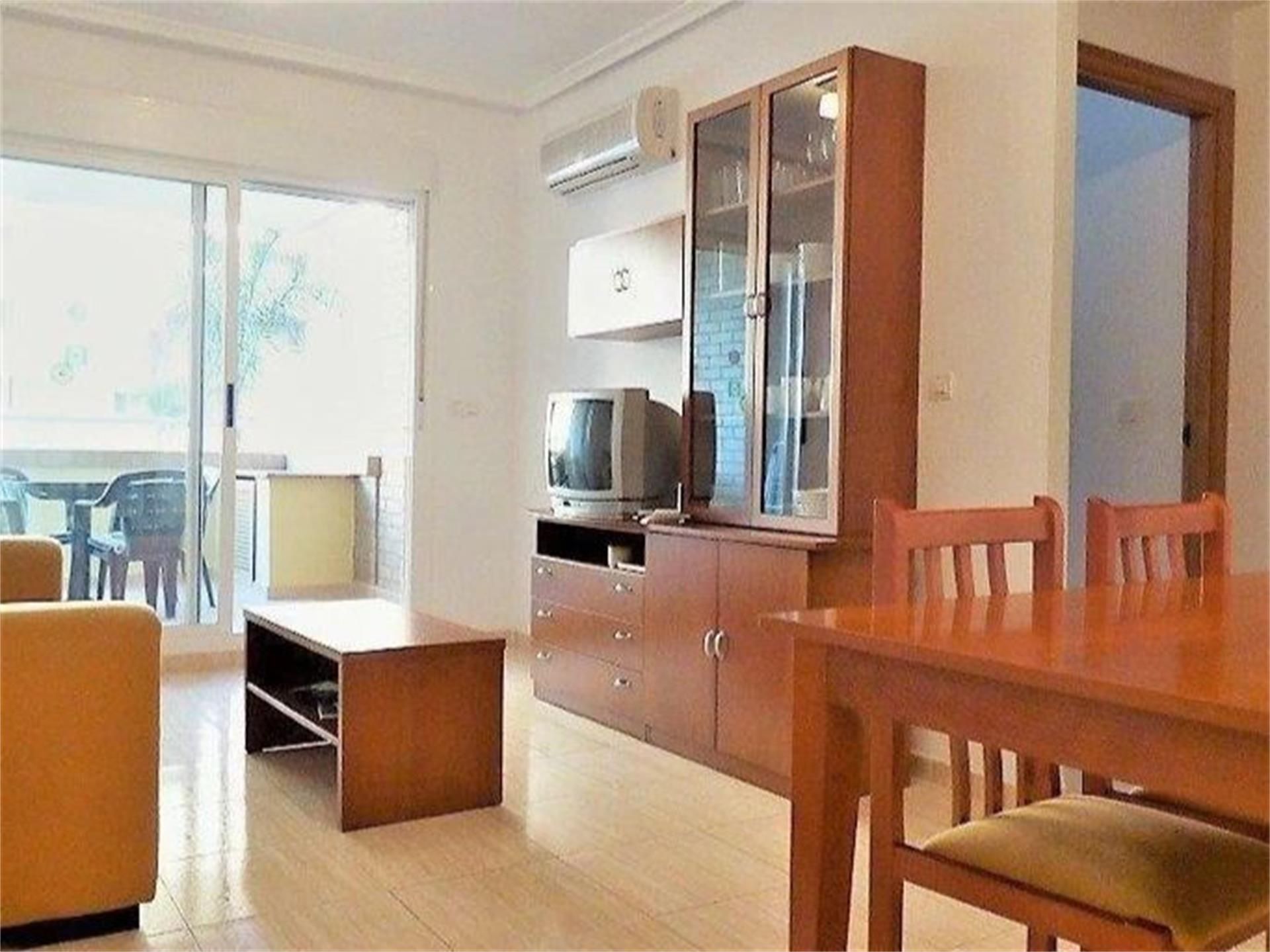 Sala d'estar de Apartament de lloguer en Oropesa del Mar / Orpesa amb Aire condicionat, Jardí privat i Terrassa
