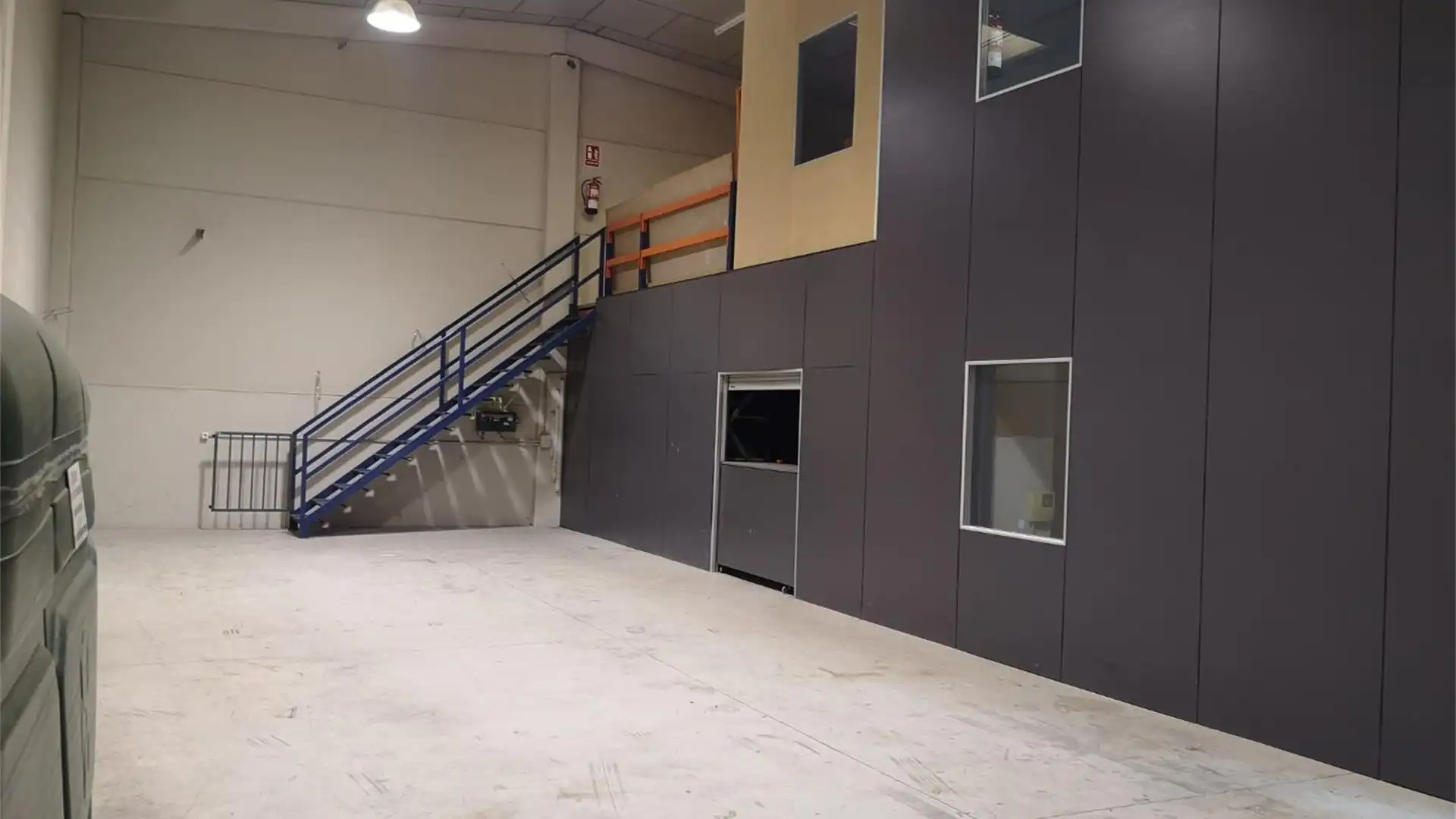 Nau industrial de lloguer en  Tarragona Capital amb Aire condicionat, Calefacció i Moblat