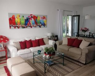 Sala d'estar de Apartament de lloguer en Sotogrande amb Aire condicionat, Terrassa i Piscina