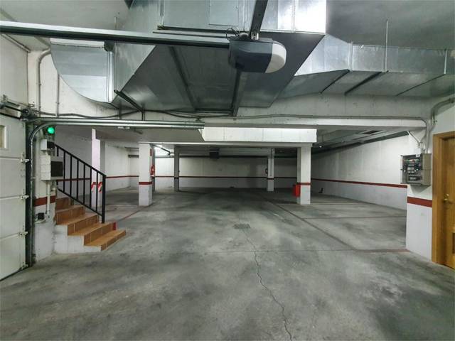 Garaje en Alquiler en Calle Acacia, 28 en Velilla de San Antonio