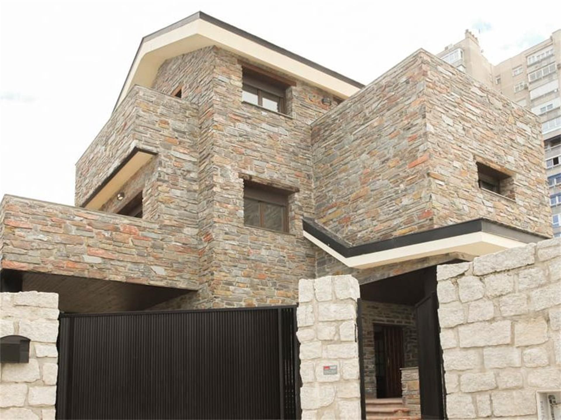 Exterior view of House or chalet for sale in  Madrid Capital  with Air Conditioner, Heating and Private garden