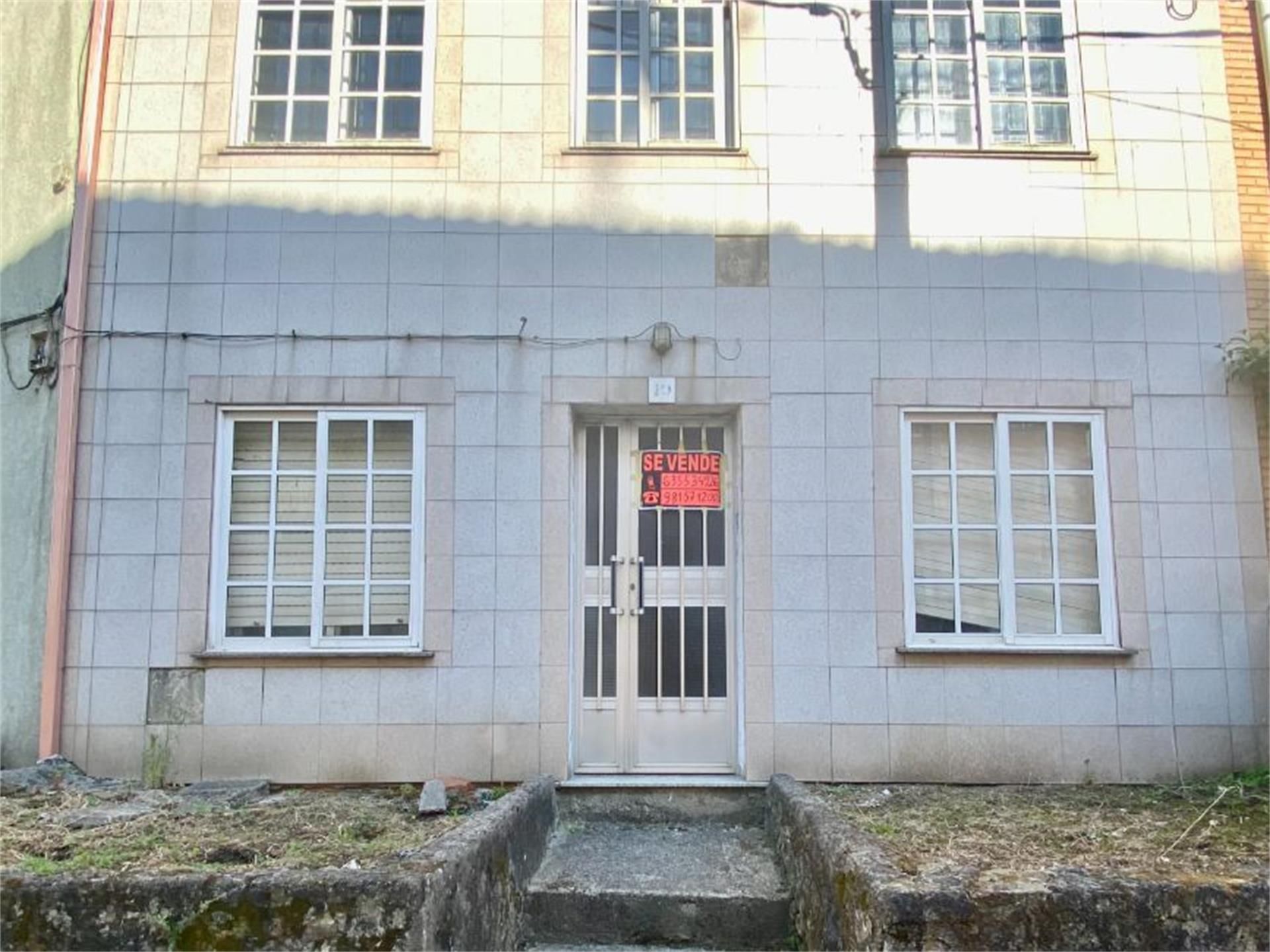 Vista exterior de Casa adosada en venda en Santiago de Compostela  amb Jardí privat