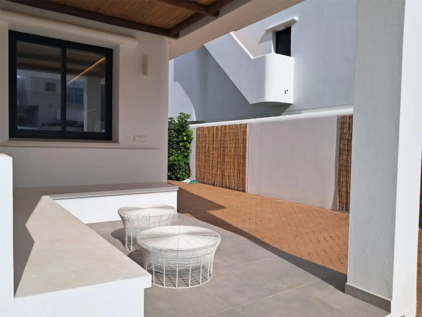 Casa o chalet en venta en Calle Delfín, L'Albir Terraza de Casa o chalet en venta en L'Alfàs del Pi con Aire acondicionado, Calefacción y Jardín privado