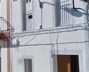 Vista exterior de Casa adosada en venda en Peñalsordo amb Terrassa i Balcó