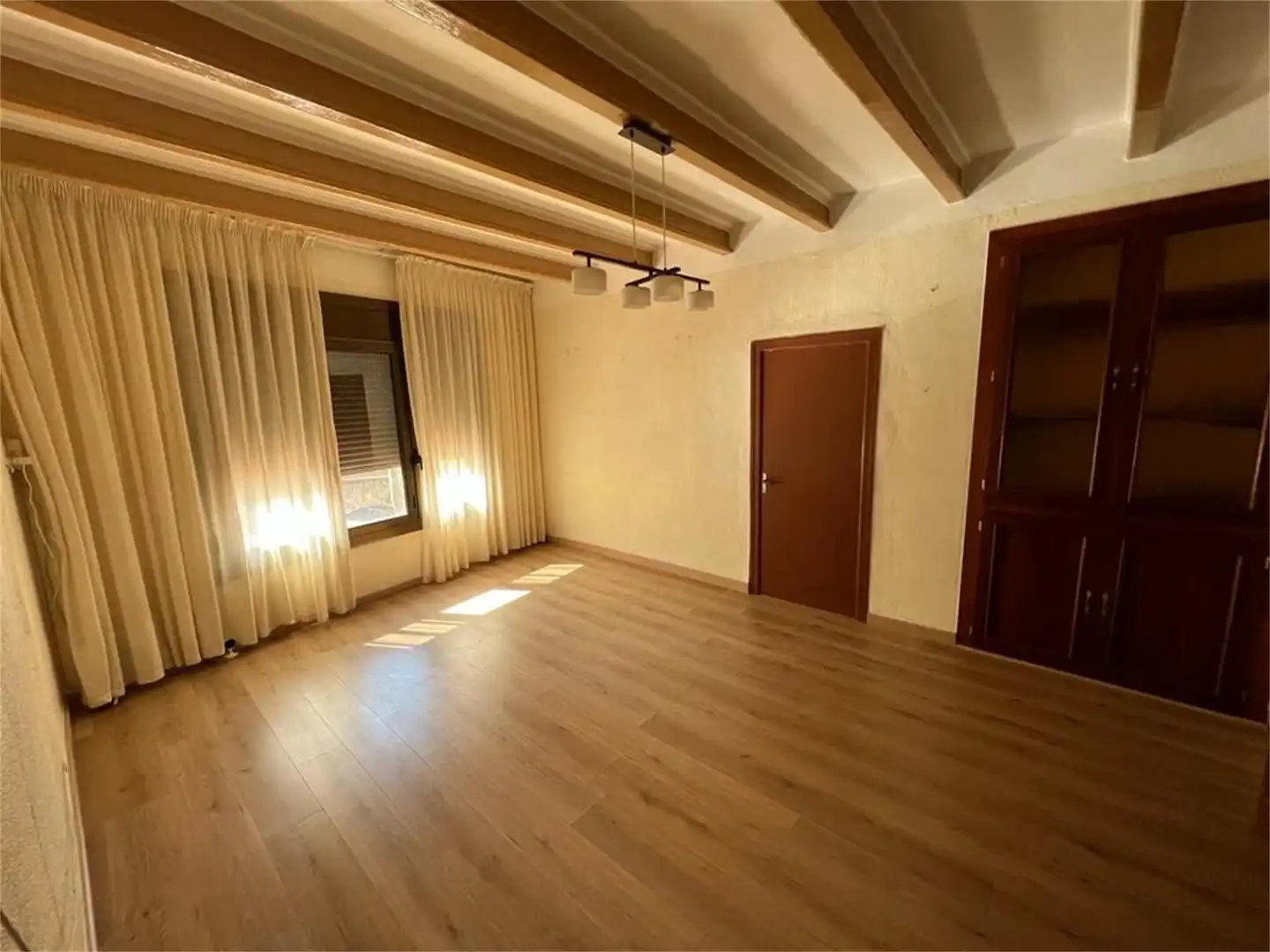 Casa adosada en venda a Cabra del Camp Sala d'estar de Casa adosada en venda en Cabra del Camp amb Calefacció, Parquet i Terrassa