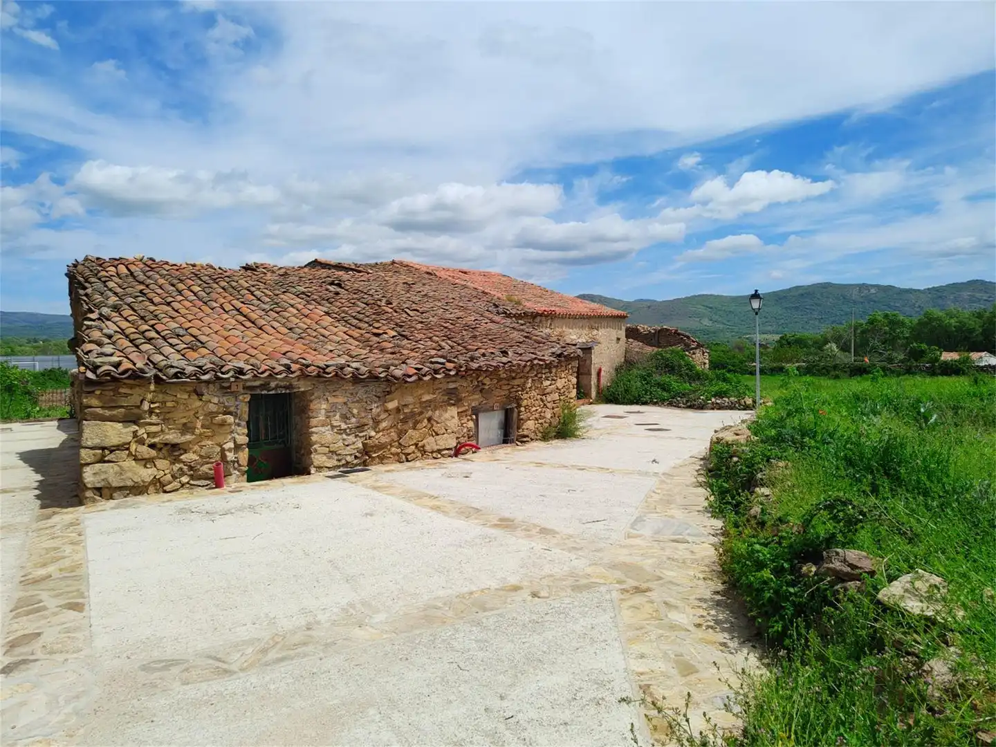 Exterior view of Detached homes for sale in Piñuécar-Gandullas