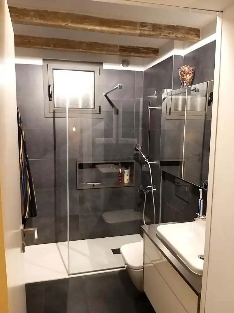Loft zum Verkauf in Carrer del Taulat, 54, El Poblenou Badezimmer von Loft zum Verkauf in Barcelona Capital mit Klimaanlage
