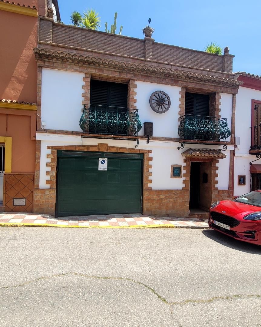 Aparcament de Casa adosada en venda en Los Barrios amb Aire condicionat, Calefacció i Terrassa