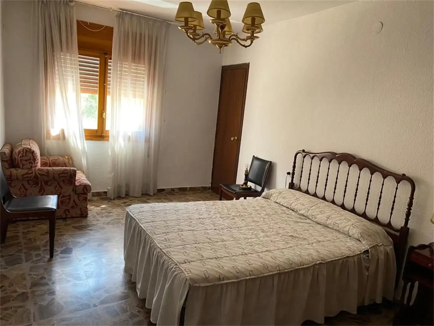 Schlafzimmer von Einfamilien-Reihenhaus zum Verkauf in El Frasno mit Privatgarten und Balkon