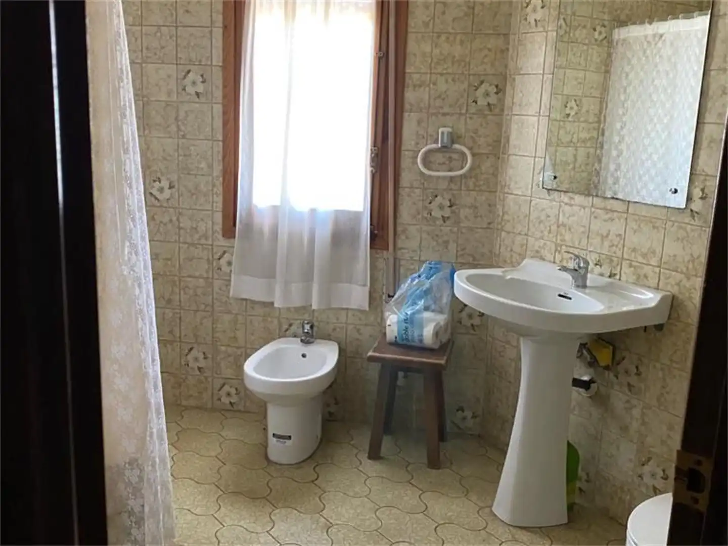 Badezimmer von Einfamilien-Reihenhaus zum Verkauf in El Frasno mit Privatgarten und Balkon