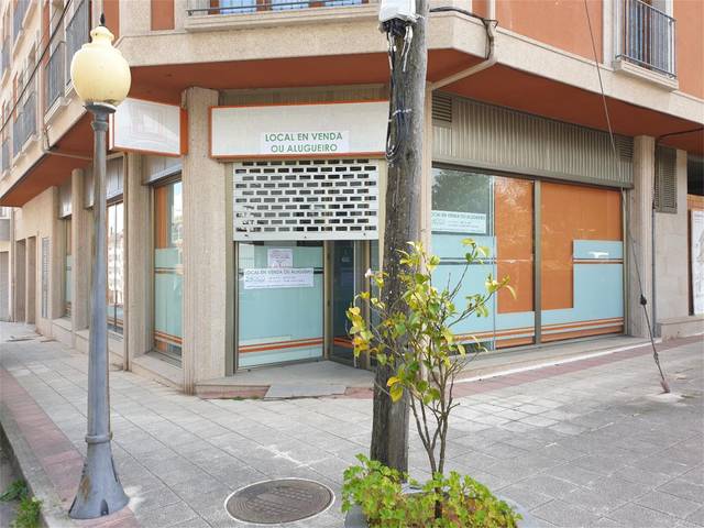 Local comercial en Alquiler en Calle Rúa Carballei