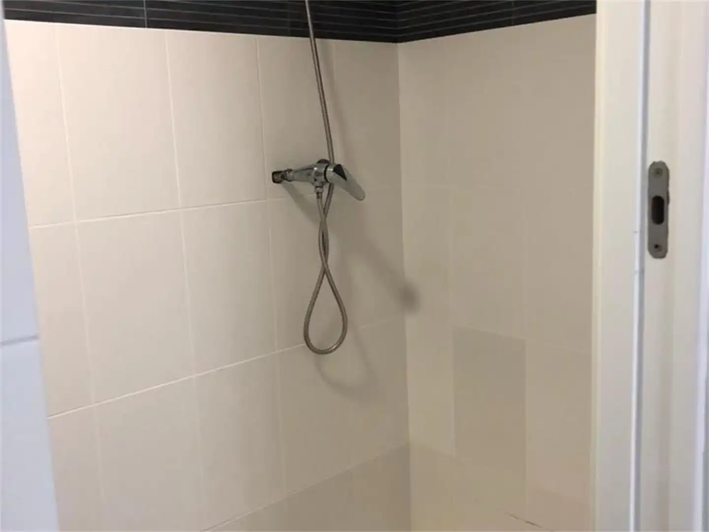 Casa adosada en venta en Avenida Saladero, El Mojón - Las Salinas Baño de Casa adosada en venta en San Pedro del Pinatar con Terraza y Amueblado