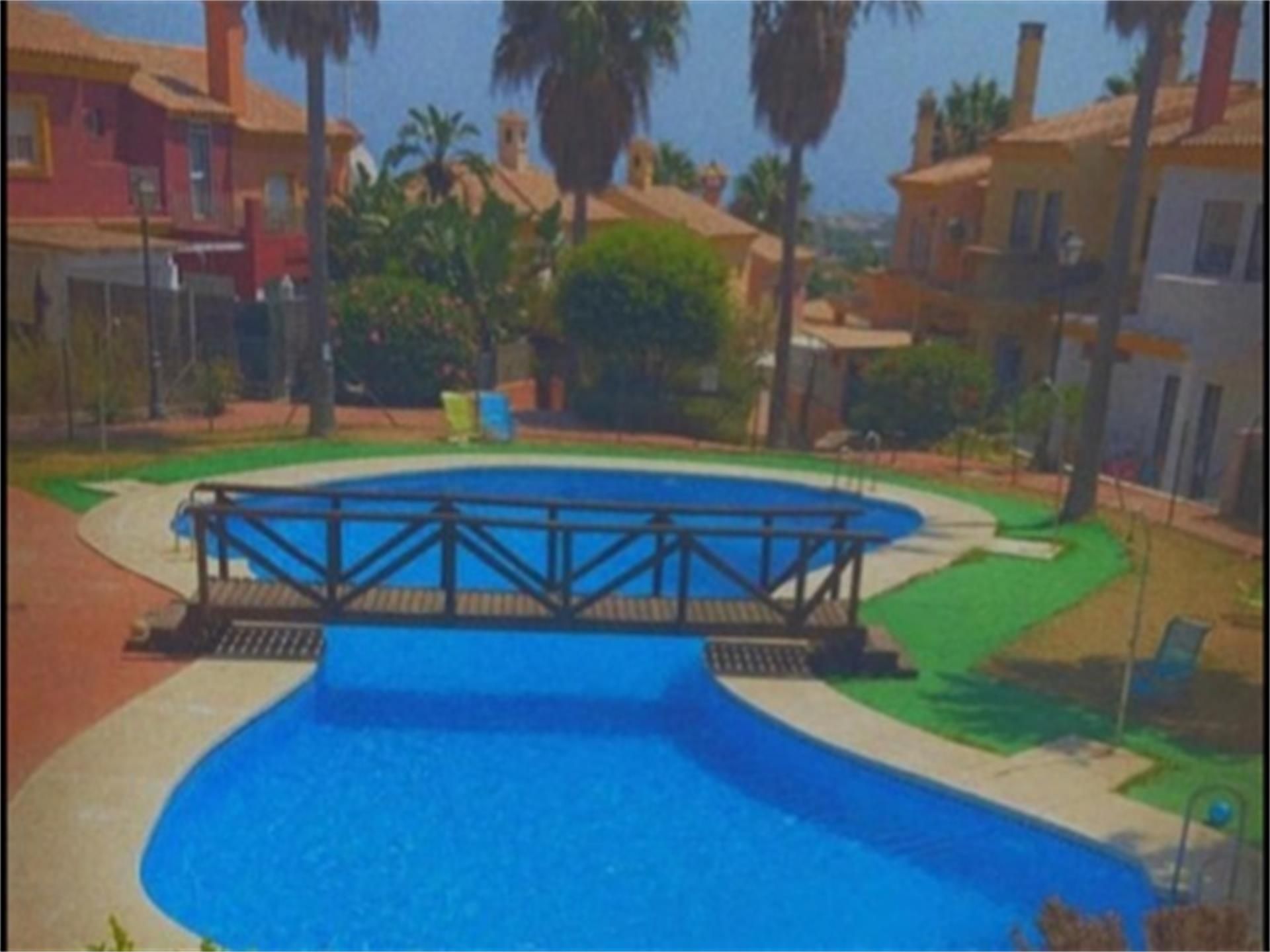 Piscina de Pis en venda en La Línea de la Concepción amb Terrassa, Piscina i Aparcament comunitari